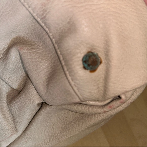 Miche classic Connie shell. This basic beige is anything but. - Picture 6 of 6